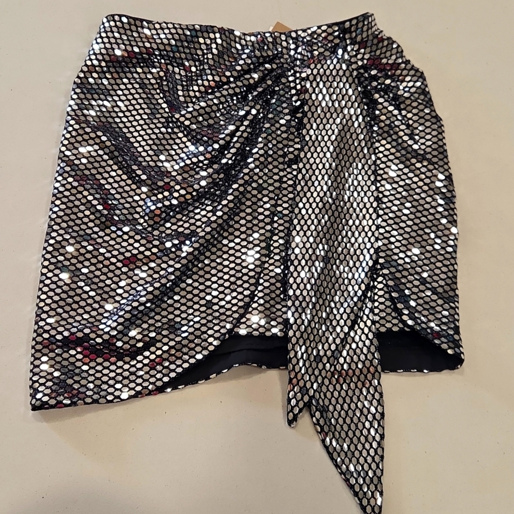 Do  BE sequence mini skirt with a tie on the side.